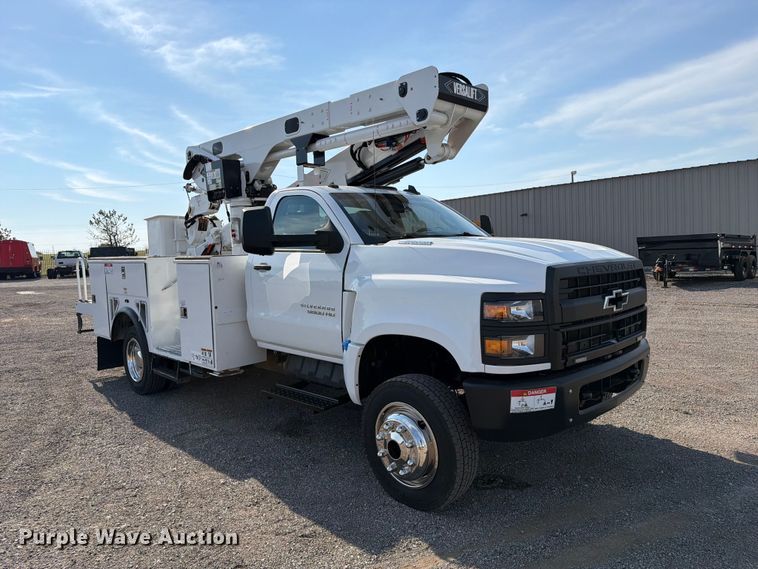 image for item FB5093 2022 Chevrolet Silverado 5500HD bucket truck