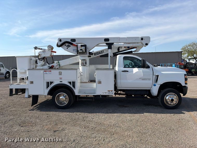 image for item FB5093 2022 Chevrolet Silverado 5500HD bucket truck