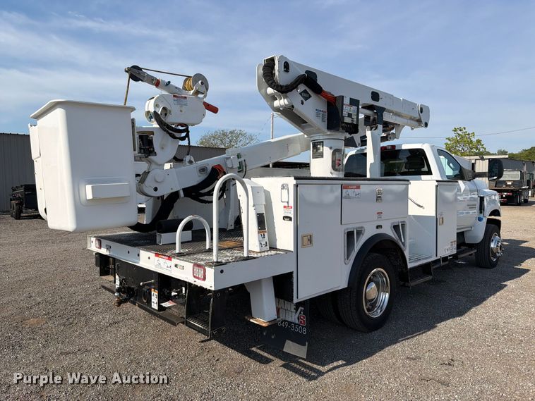 image for item FB5093 2022 Chevrolet Silverado 5500HD bucket truck