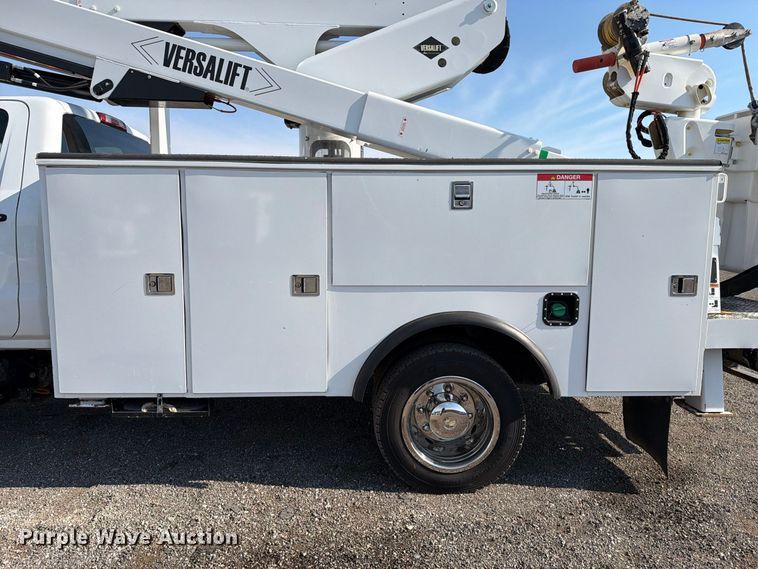 image for item FB5093 2022 Chevrolet Silverado 5500HD bucket truck
