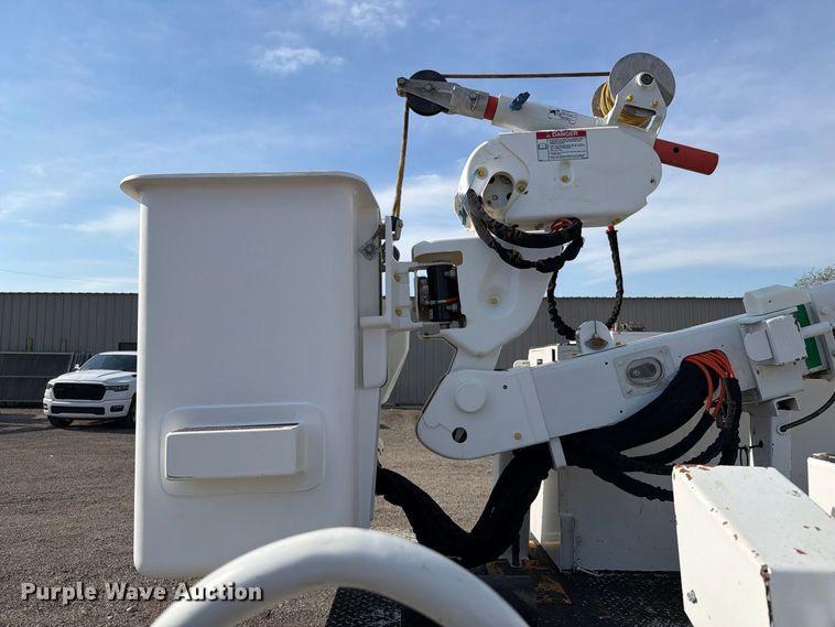 image for item FB5093 2022 Chevrolet Silverado 5500HD bucket truck