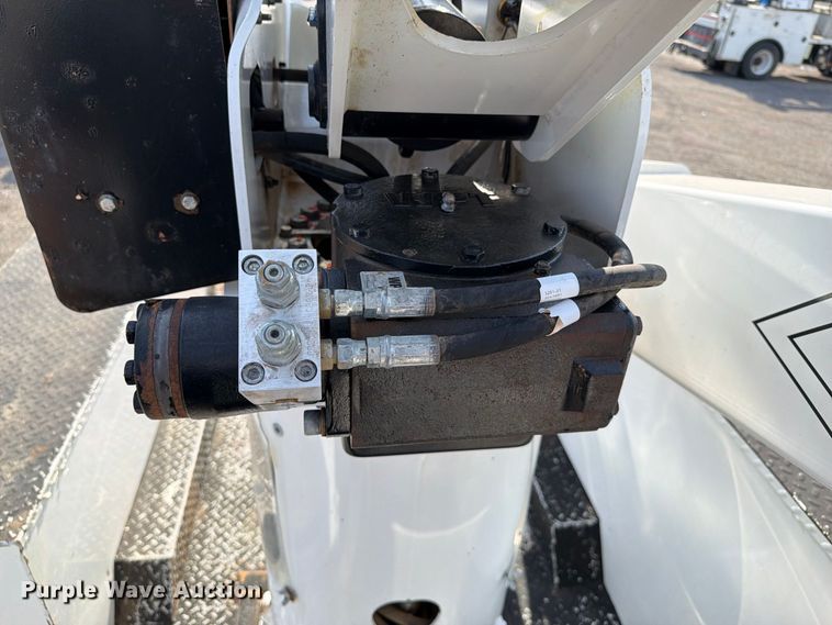 image for item FB5093 2022 Chevrolet Silverado 5500HD bucket truck
