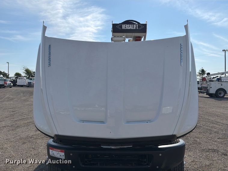 image for item FB5093 2022 Chevrolet Silverado 5500HD bucket truck