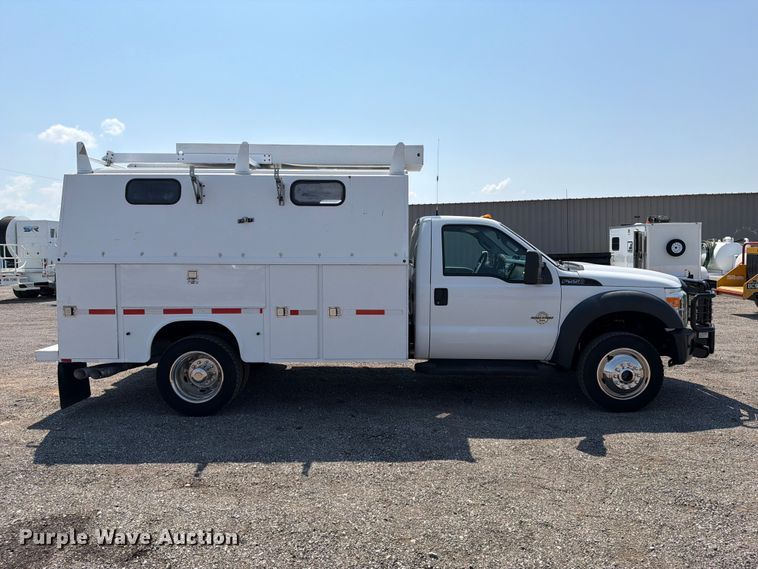 image for item FB5102 2011 Ford F550 Super Duty utility / service truck