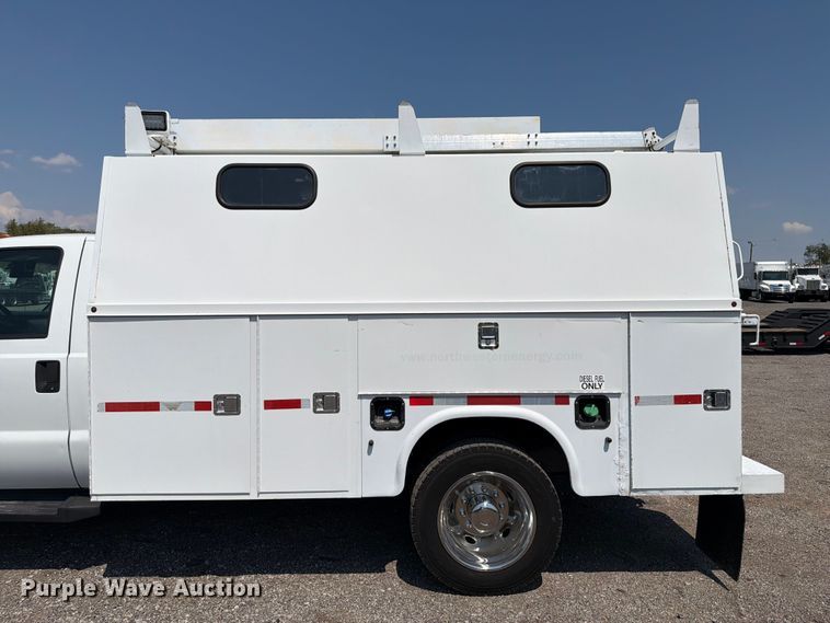 image for item FB5102 2011 Ford F550 Super Duty utility / service truck