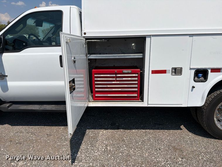 image for item FB5102 2011 Ford F550 Super Duty utility / service truck