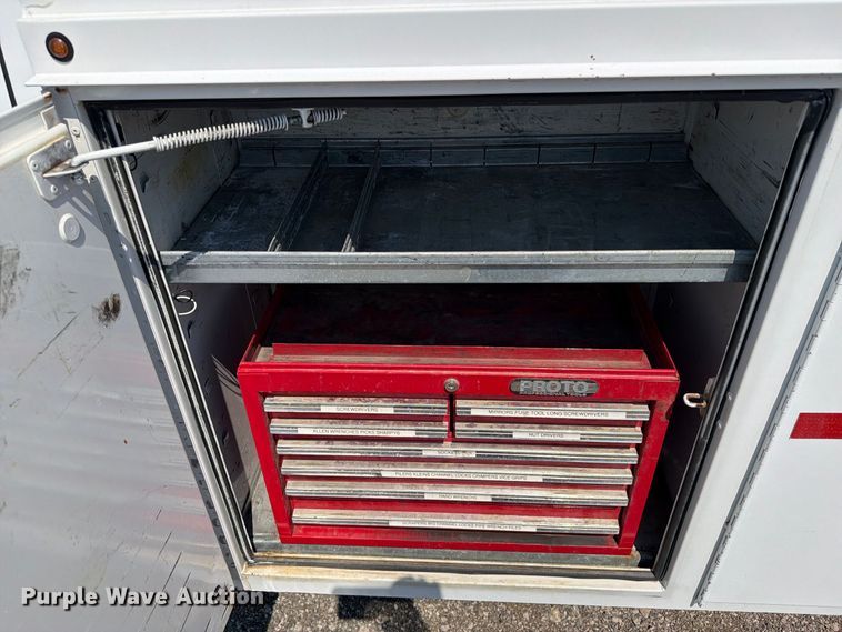 image for item FB5102 2011 Ford F550 Super Duty utility / service truck