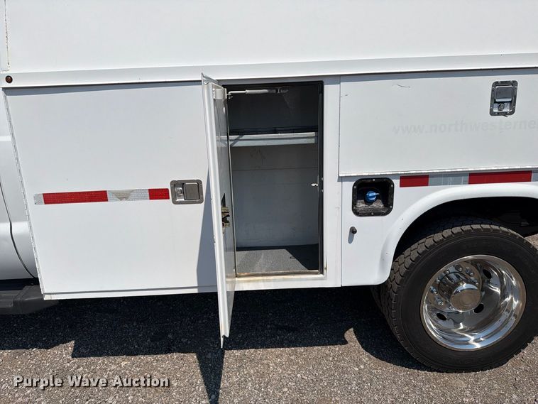 image for item FB5102 2011 Ford F550 Super Duty utility / service truck