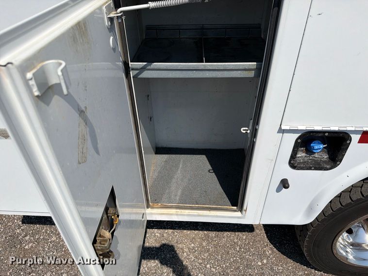 image for item FB5102 2011 Ford F550 Super Duty utility / service truck