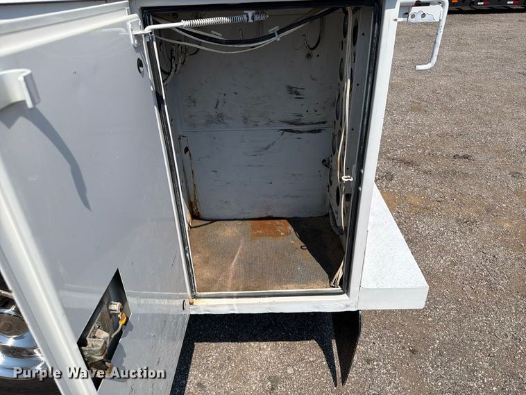 image for item FB5102 2011 Ford F550 Super Duty utility / service truck