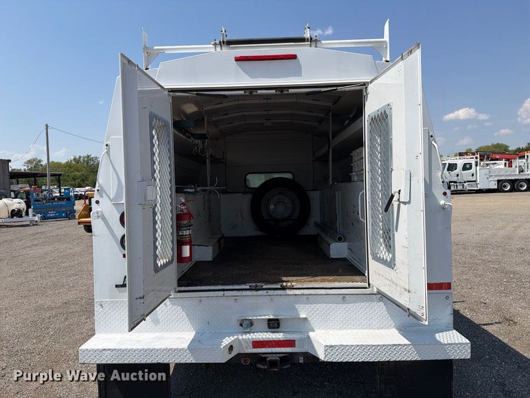 image for item FB5102 2011 Ford F550 Super Duty utility / service truck