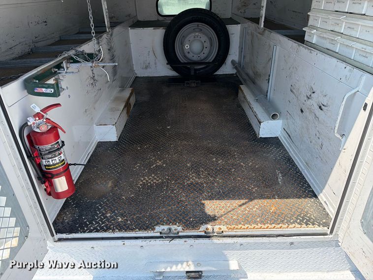 image for item FB5102 2011 Ford F550 Super Duty utility / service truck