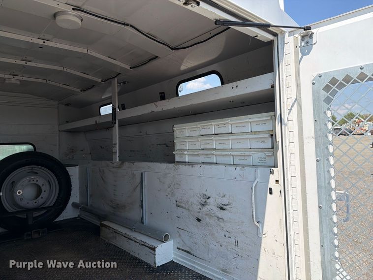 image for item FB5102 2011 Ford F550 Super Duty utility / service truck