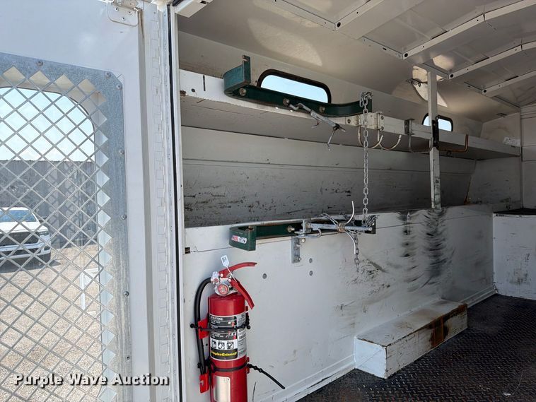 image for item FB5102 2011 Ford F550 Super Duty utility / service truck