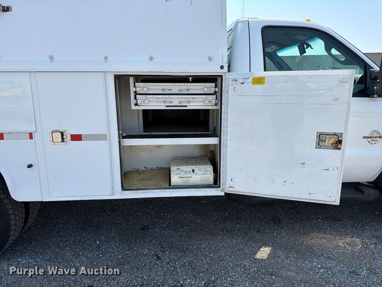 image for item FB5102 2011 Ford F550 Super Duty utility / service truck