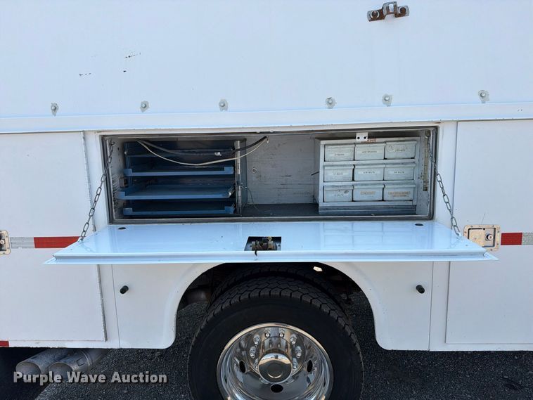 image for item FB5102 2011 Ford F550 Super Duty utility / service truck