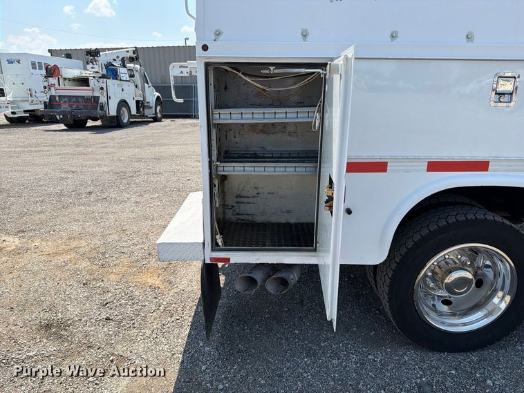 image for item FB5102 2011 Ford F550 Super Duty utility / service truck