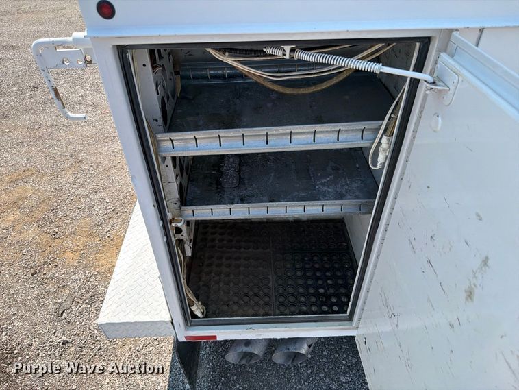 image for item FB5102 2011 Ford F550 Super Duty utility / service truck