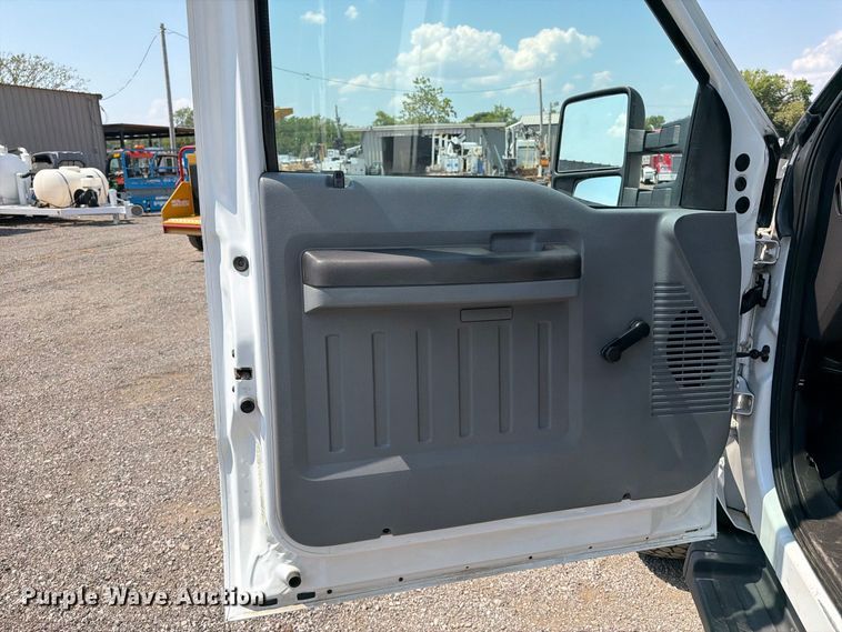 image for item FB5102 2011 Ford F550 Super Duty utility / service truck
