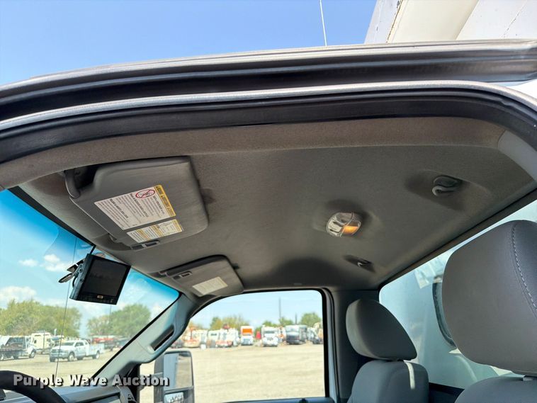 image for item FB5102 2011 Ford F550 Super Duty utility / service truck