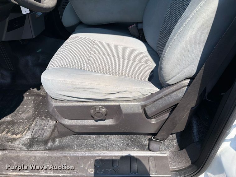 image for item FB5102 2011 Ford F550 Super Duty utility / service truck