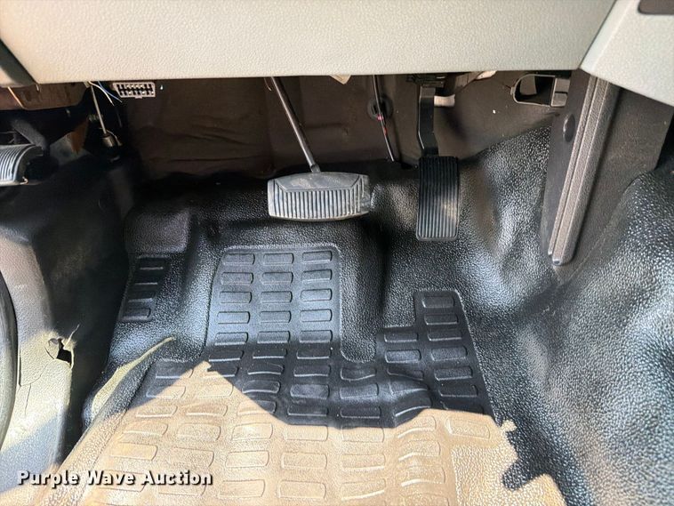 image for item FB5102 2011 Ford F550 Super Duty utility / service truck