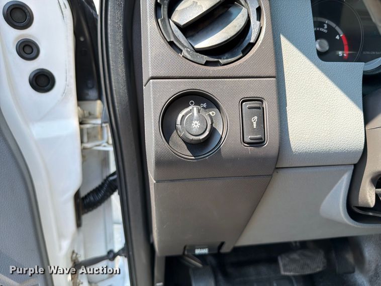 image for item FB5102 2011 Ford F550 Super Duty utility / service truck