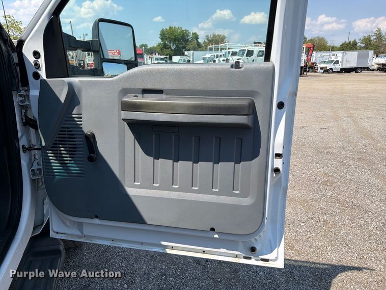 image for item FB5102 2011 Ford F550 Super Duty utility / service truck