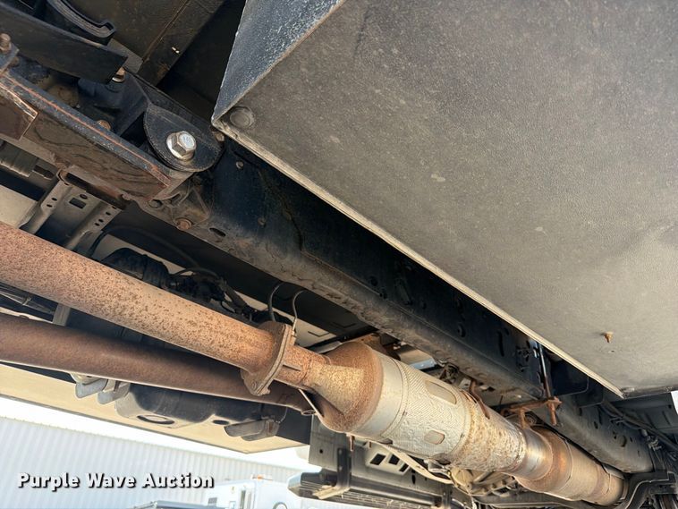 image for item FB5102 2011 Ford F550 Super Duty utility / service truck