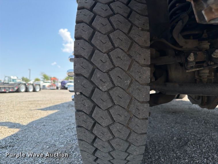 image for item FB5102 2011 Ford F550 Super Duty utility / service truck