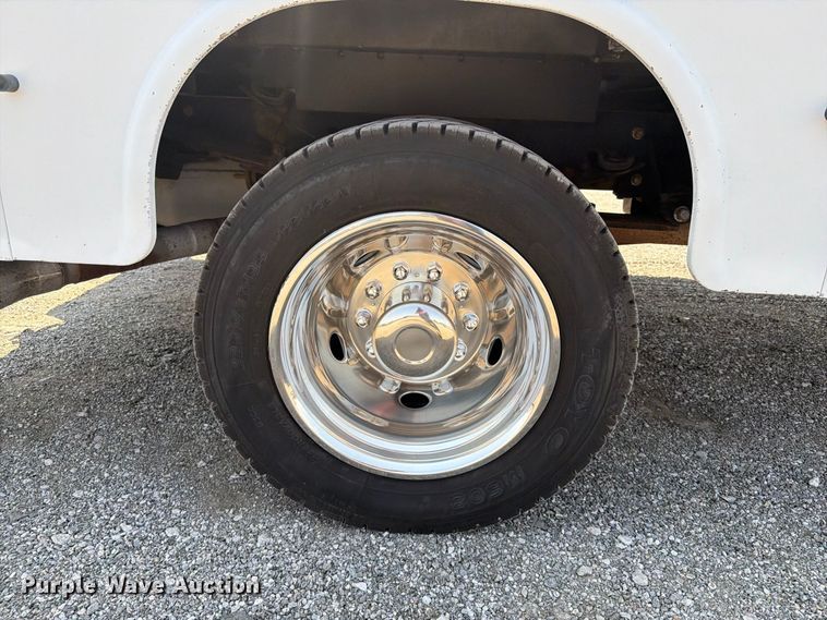 image for item FB5102 2011 Ford F550 Super Duty utility / service truck