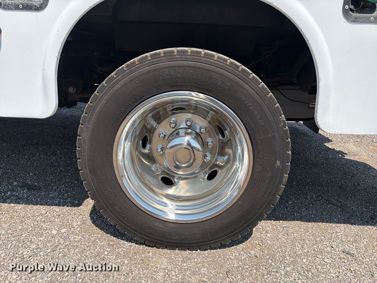 image for item FB5102 2011 Ford F550 Super Duty utility / service truck