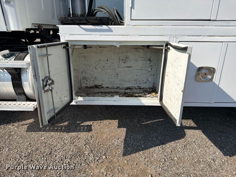 image for item FB5108 2006 Sterling L8500 utility / service truck