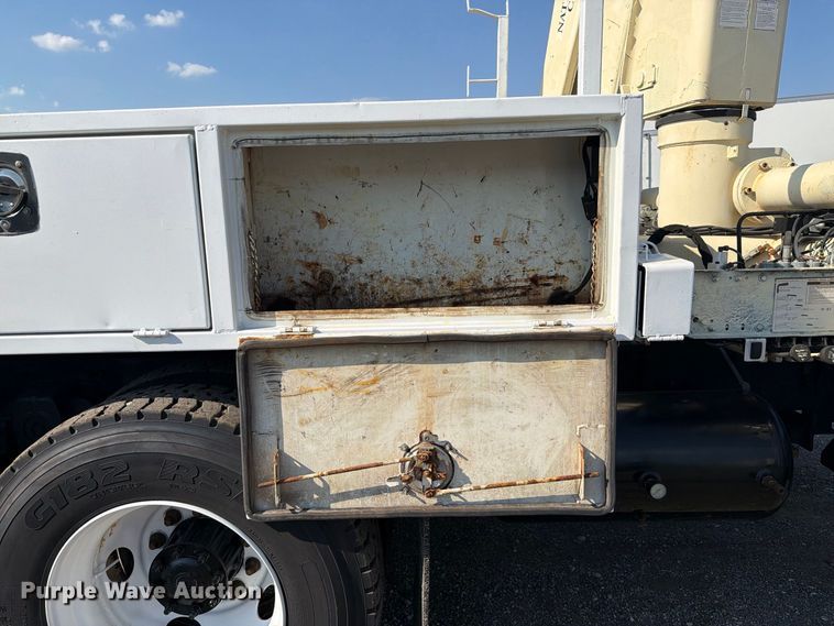 image for item FB5108 2006 Sterling L8500 utility / service truck