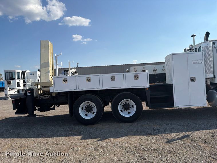 image for item FB5108 2006 Sterling L8500 utility / service truck