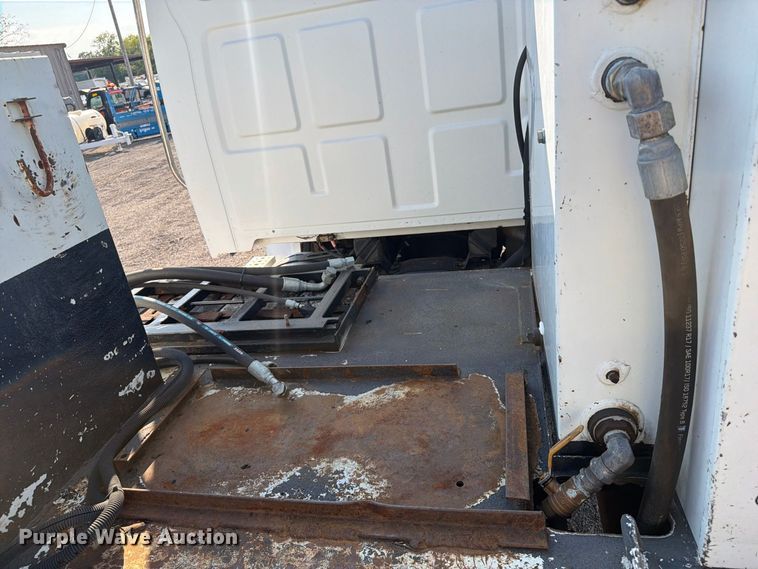 image for item FB5108 2006 Sterling L8500 utility / service truck