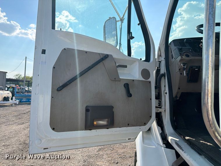 image for item FB5108 2006 Sterling L8500 utility / service truck