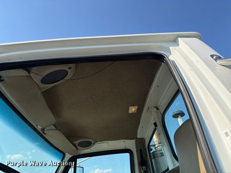 image for item FB5108 2006 Sterling L8500 utility / service truck