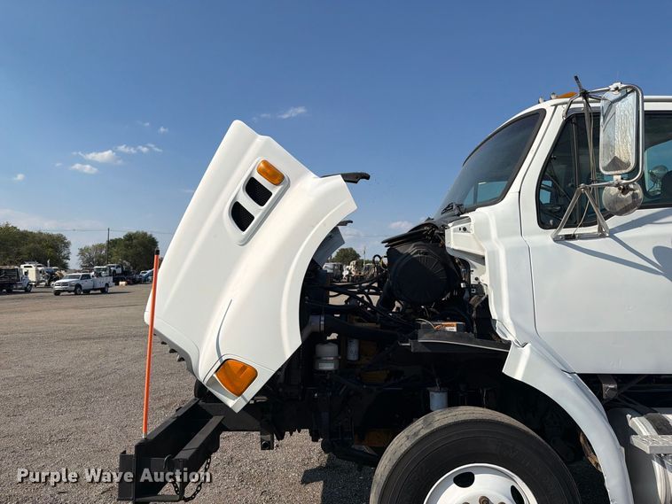 image for item FB5108 2006 Sterling L8500 utility / service truck