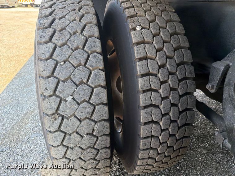 image for item FB5108 2006 Sterling L8500 utility / service truck