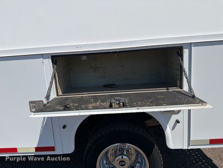 image for item FB5112 2012 Ford F550 super duty utility / service truck