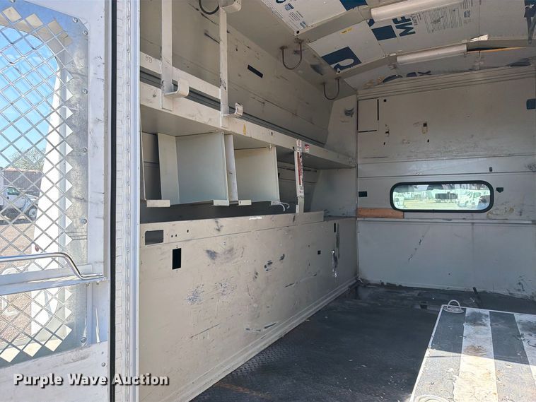 image for item FB5112 2012 Ford F550 super duty utility / service truck