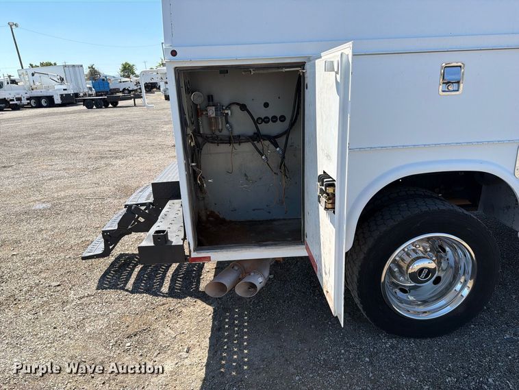 image for item FB5112 2012 Ford F550 super duty utility / service truck