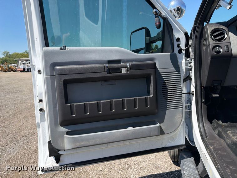 image for item FB5112 2012 Ford F550 super duty utility / service truck