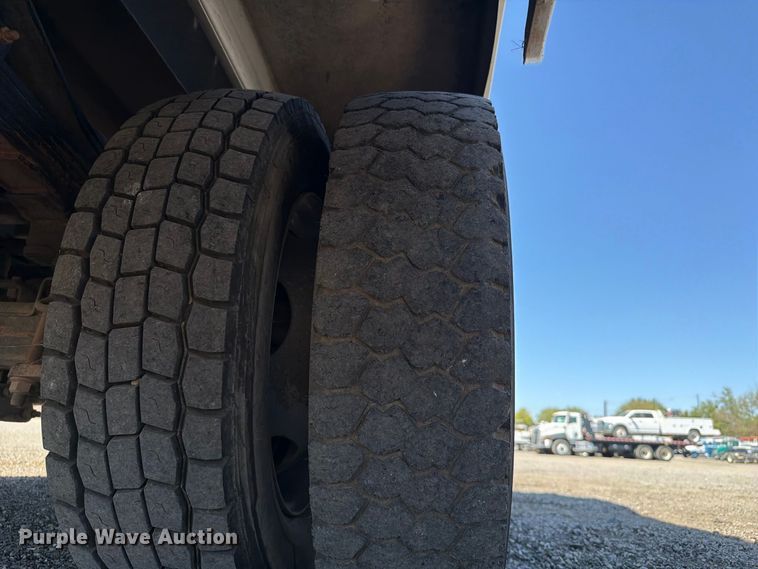 image for item FB5112 2012 Ford F550 super duty utility / service truck