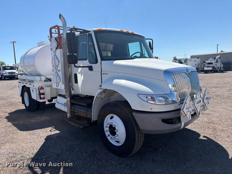 image for item FB5117 2010 International DuraStar 4400 oilfield acidizing pump truck