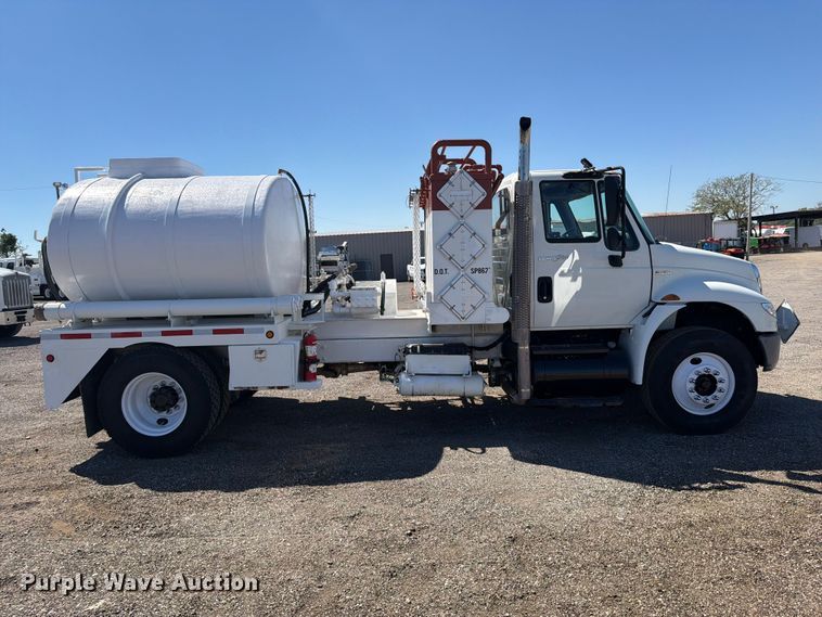 image for item FB5117 2010 International DuraStar 4400 oilfield acidizing pump truck