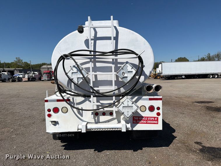 image for item FB5117 2010 International DuraStar 4400 oilfield acidizing pump truck