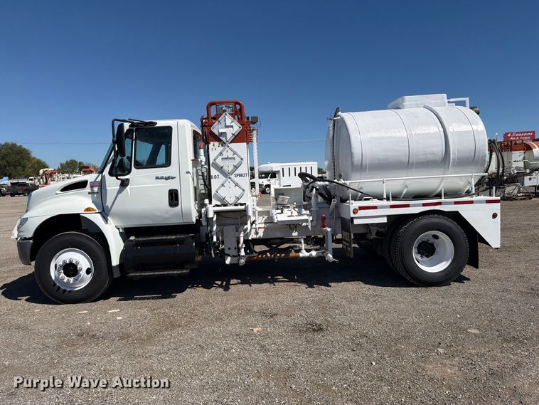 image for item FB5117 2010 International DuraStar 4400 oilfield acidizing pump truck