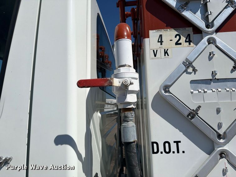 image for item FB5117 2010 International DuraStar 4400 oilfield acidizing pump truck